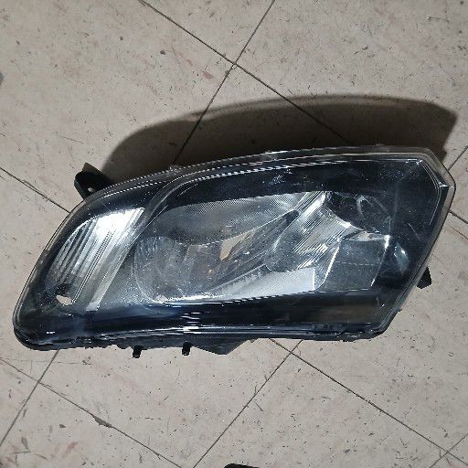 Renault sandero headlight - Private Seller