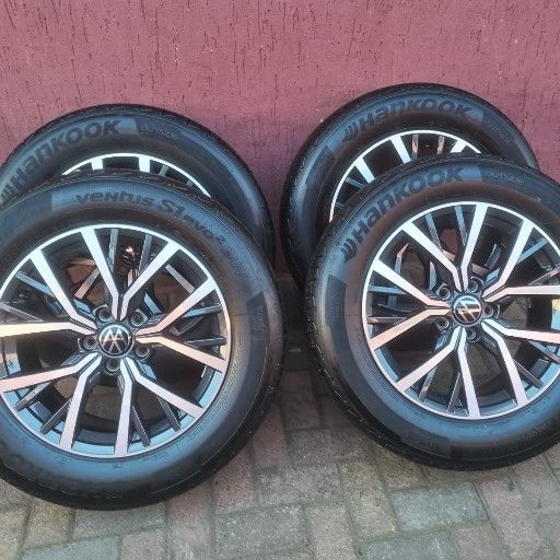 VW TIGUAN 17IN MAGS AND TYRES - Private Seller