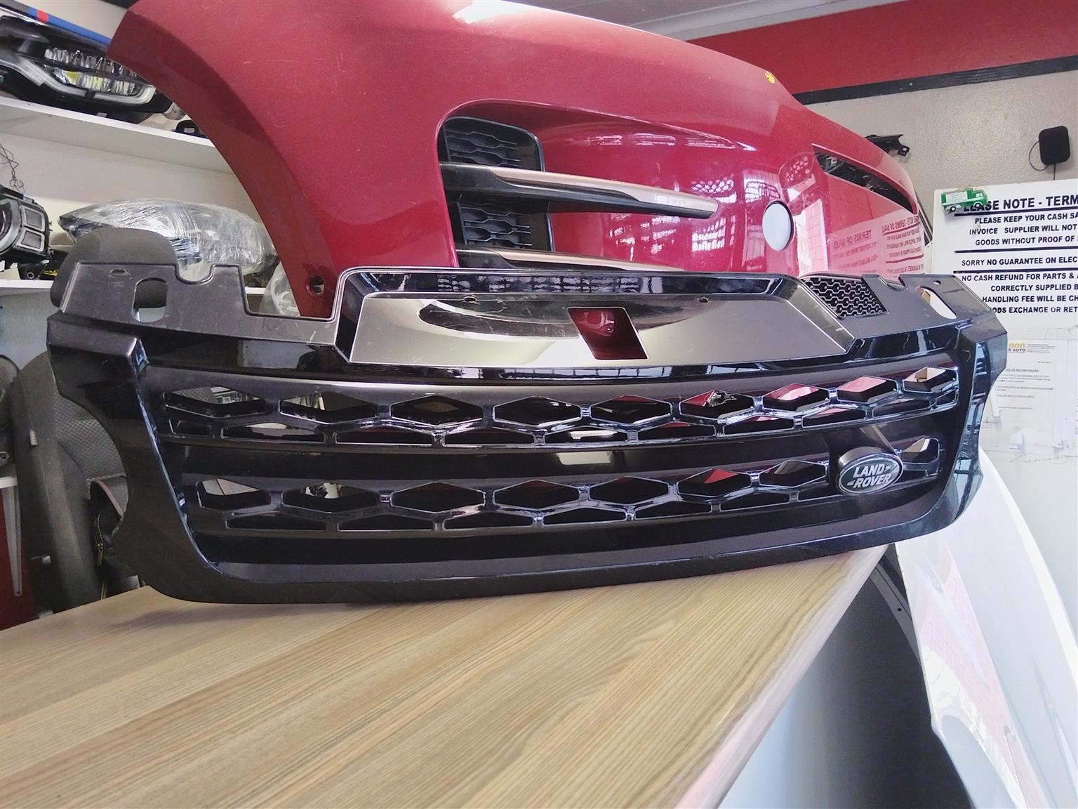 2021 RANGE ROVER SPORT MAIN GRILL AVAILABLE FOR SALE - Private Seller 2021 RANGE ROVER SPORT MAIN GRILL AVAILABLE FOR SALE - Private Seller