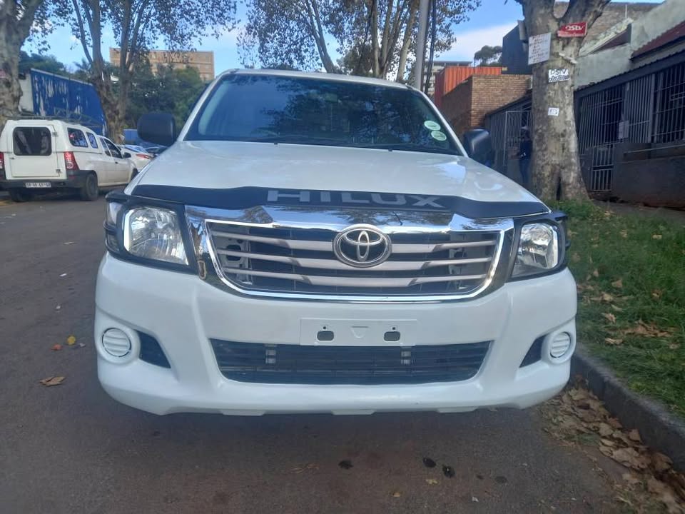 2009 Toyota Hilux Single Cab 2.0 VVTI PETROL, Manual, White, 106000kms