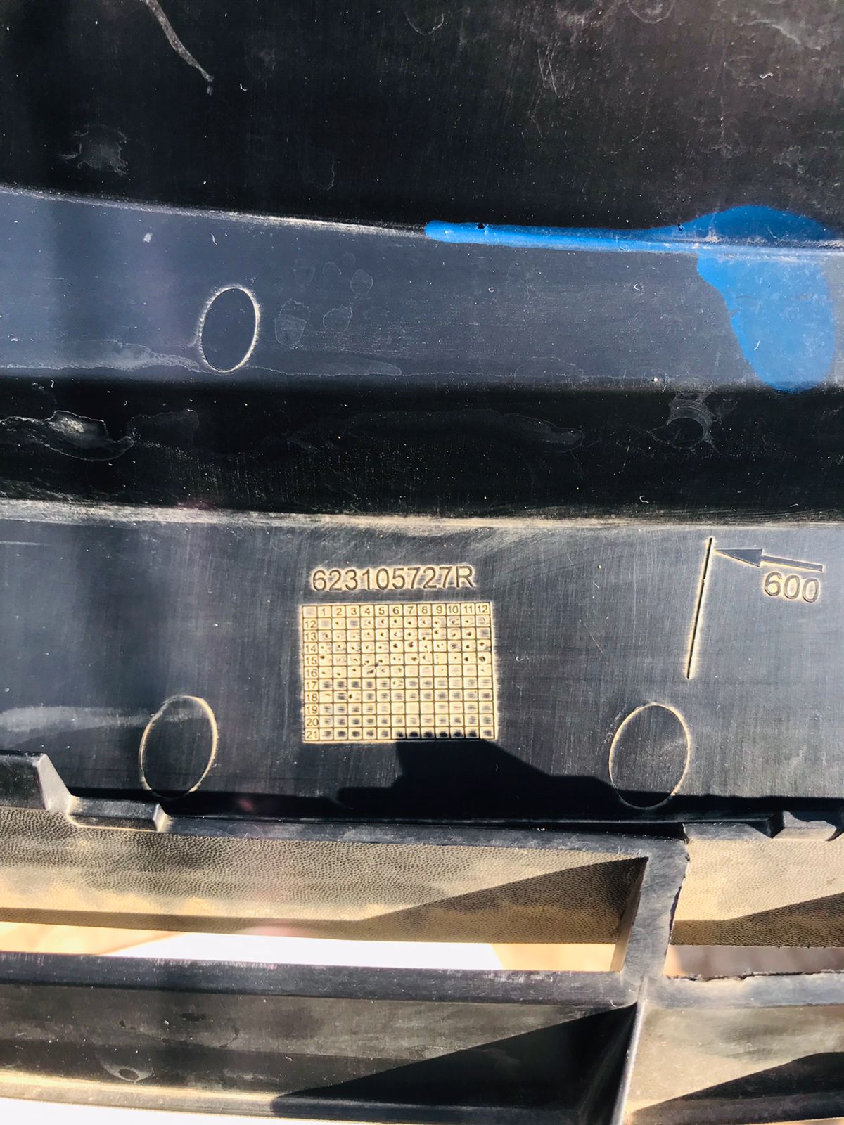 Renault Sandero radiator grill - Private Seller Renault Sandero radiator grill - Private Seller