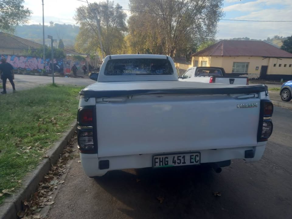 2009 Toyota Hilux Single Cab 2.0 VVTI PETROL, Manual, White, 106000kms