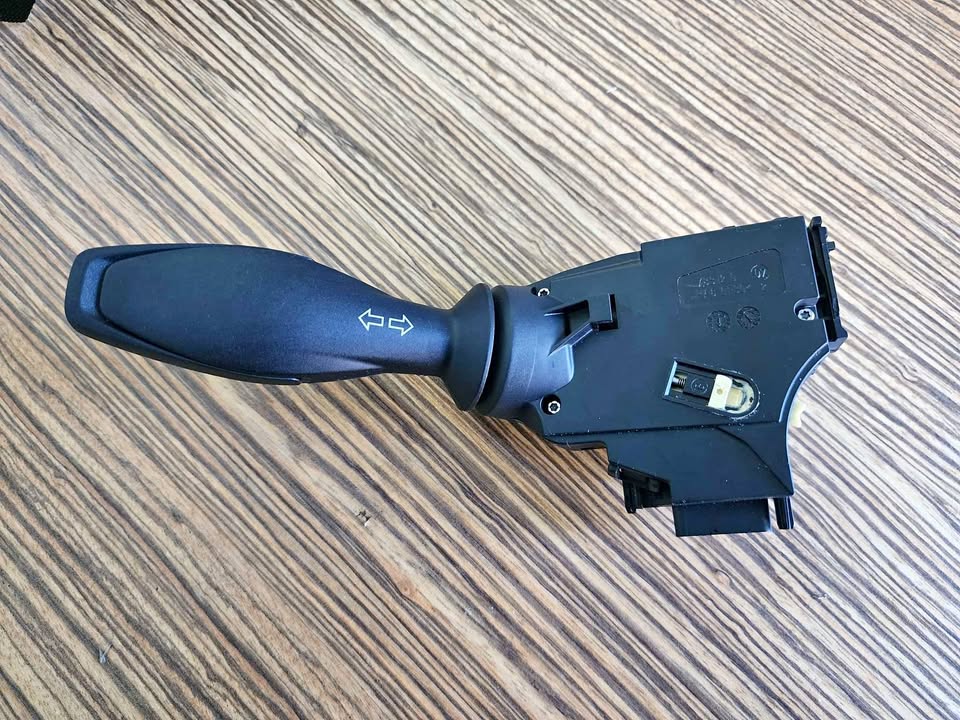 FORD FIESTA INDICATOR SWITCH - OEM 2011-19 - Private Seller FORD FIESTA INDICATOR SWITCH - OEM 2011-19 - Private Seller