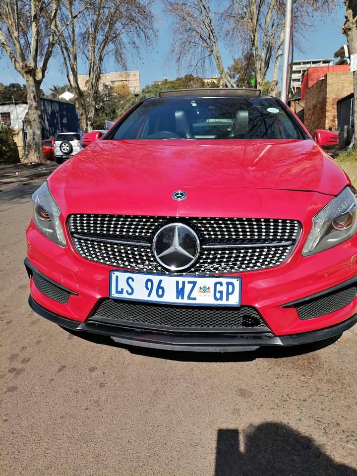 2015 MERCEDES BENZ A250AMG LINE AUTOMATIC WITH SUN ROOF AND REVERSE SENSORS