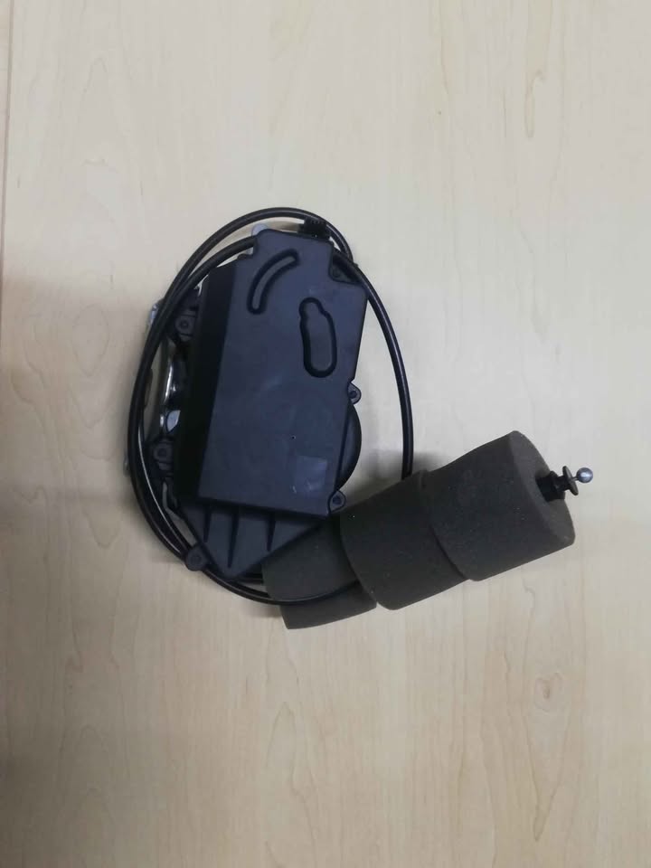 Brand New Mercedes Benz W164 boot catcher mechanism