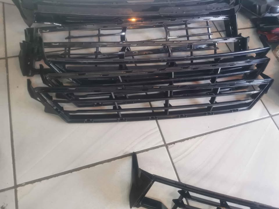 BMW X3 GO1 center bumper grills - Private Seller BMW X3 GO1 center bumper grills - Private Seller