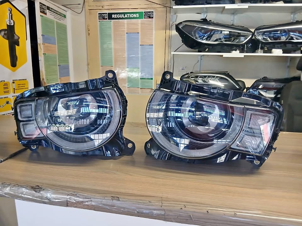 2023 LAND ROVER DEFENDER HEADLIGHTS LEFT ANS RIGHT AVAILABLE FOR SALE - Private Seller 2023 LAND ROVER DEFENDER HEADLIGHTS LEFT ANS RIGHT AVAILABLE FOR SALE - Private Seller