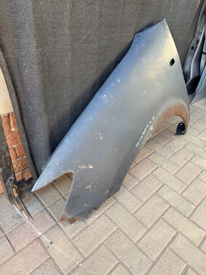 Toyota Hilux D4D Left Fender - Private Seller Toyota Hilux D4D Left Fender - Private Seller