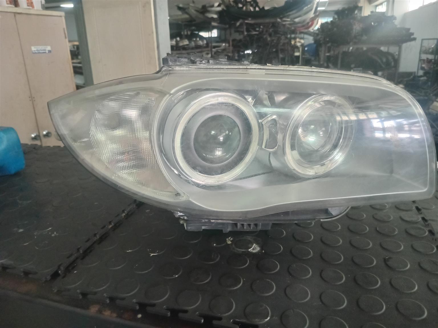 Bmw E87 Headlight xenon right - Private Seller