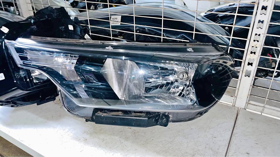 Kia Sonet headlight - Private Seller Kia Sonet headlight - Private Seller