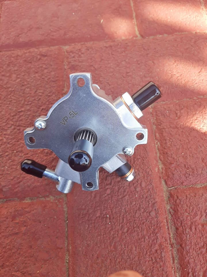 TOYOTA HILUX 3L/5L VACUUM PUMP. BRAND NEW. FOR VARIOUS OTHER CARS TOO - Private Seller TOYOTA HILUX 3L/5L VACUUM PUMP. BRAND NEW. FOR VARIOUS OTHER CARS TOO - Private Seller