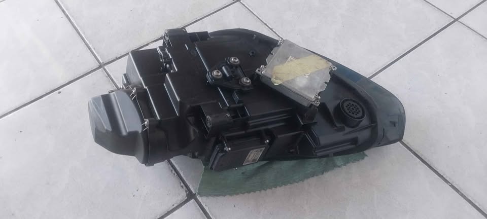 PORSCHE CAYENNE SUV HEADLIGHT RHS 2017-21 AVAILABLE