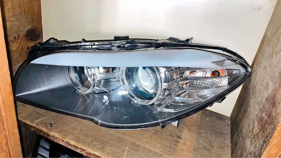 BMW 5 Series F10 headlight - Private Seller BMW 5 Series F10 headlight - Private Seller
