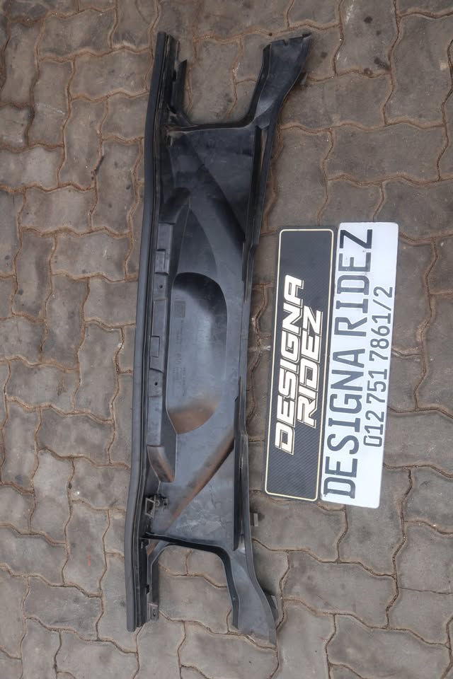 BMW E90 AIR FILTER COVER - Private Seller BMW E90 AIR FILTER COVER - Private Seller