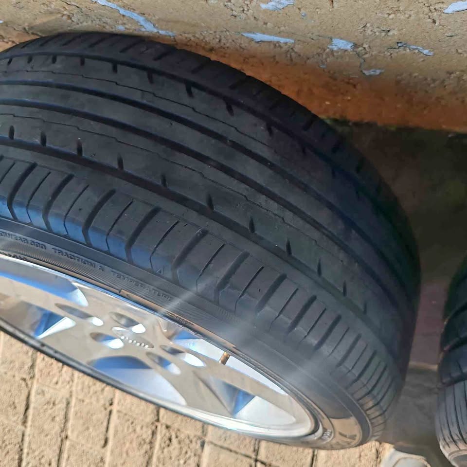 Jeep 17 inch rims with tyres - Private Seller Jeep 17 inch rims with tyres - Private Seller