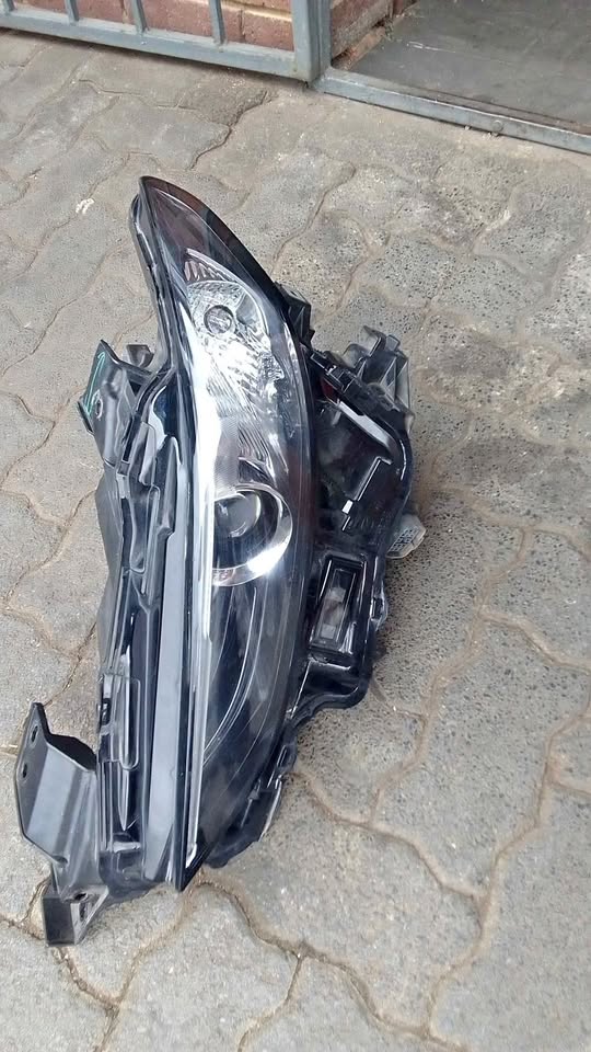 MAZDA 3 HEADLIGHTS - Private Seller MAZDA 3 HEADLIGHTS - Private Seller