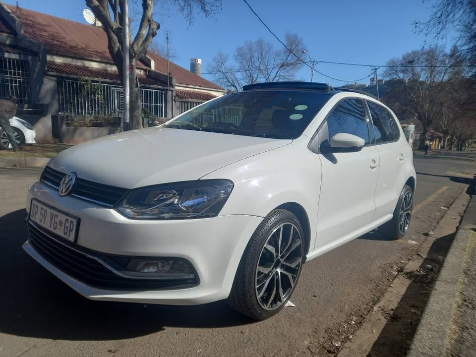2016 VW Polo Tsi 1.2 Comfortline Petrol, Manual, White, Sunroof, Leather seat, 70000km
