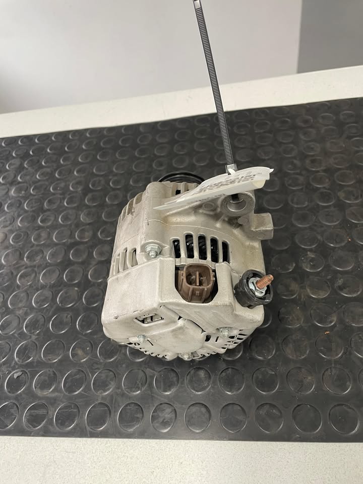 Toyota Hilux 2.0 VVTi Alternator for sale (1TR-FE) - Private Seller