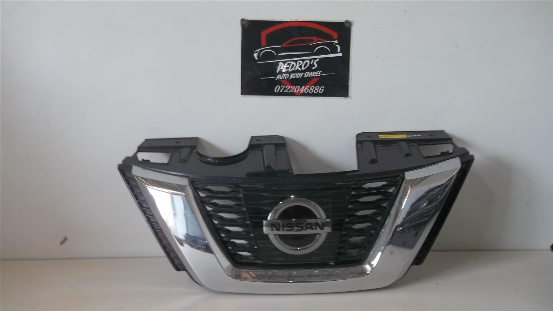 Nissan Rogue/X-Trail radiator grille - Private Seller Nissan Rogue/X-Trail radiator grille - Private Seller
