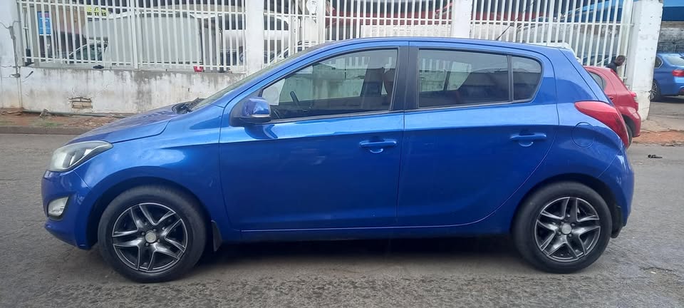 2013 HYUNDAI i20 1.4 PETROL HATCHBACK, MANUAL, BLUE COLOUR, MILEAGE