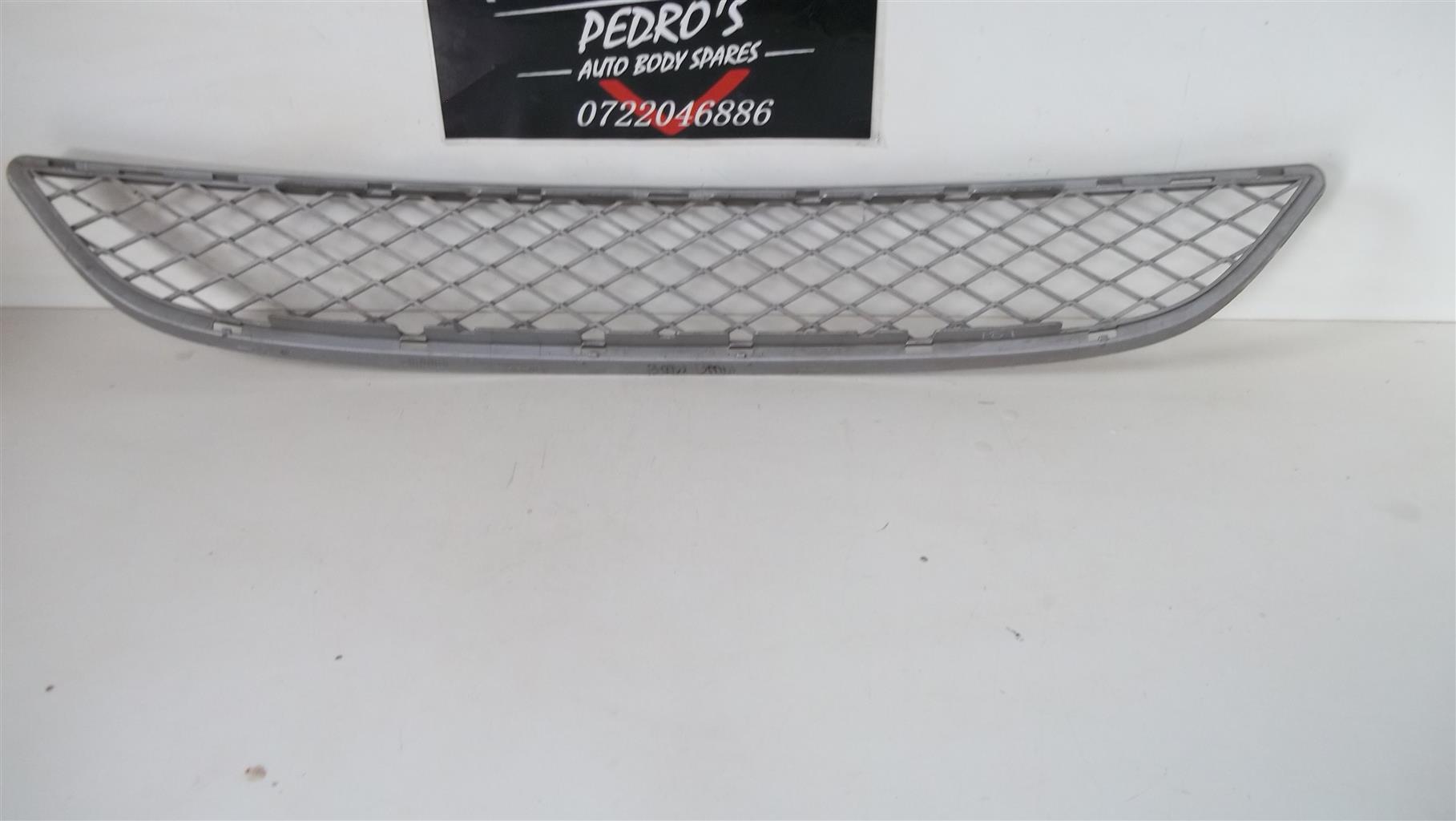 BMW X6 front bumper lower grille (Aluminium) - Private Seller BMW X6 front bumper lower grille (Aluminium) - Private Seller