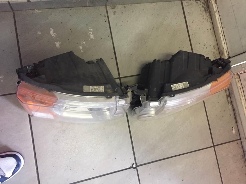 Rang Rover Discovery 3 headlight for sell in good condition nice and clean - Private Seller