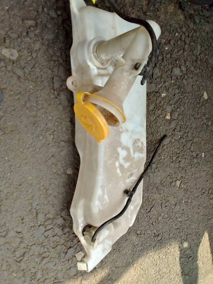 2016 Isuzu KB250 washer bottle - Private Seller 2016 Isuzu KB250 washer bottle - Private Seller