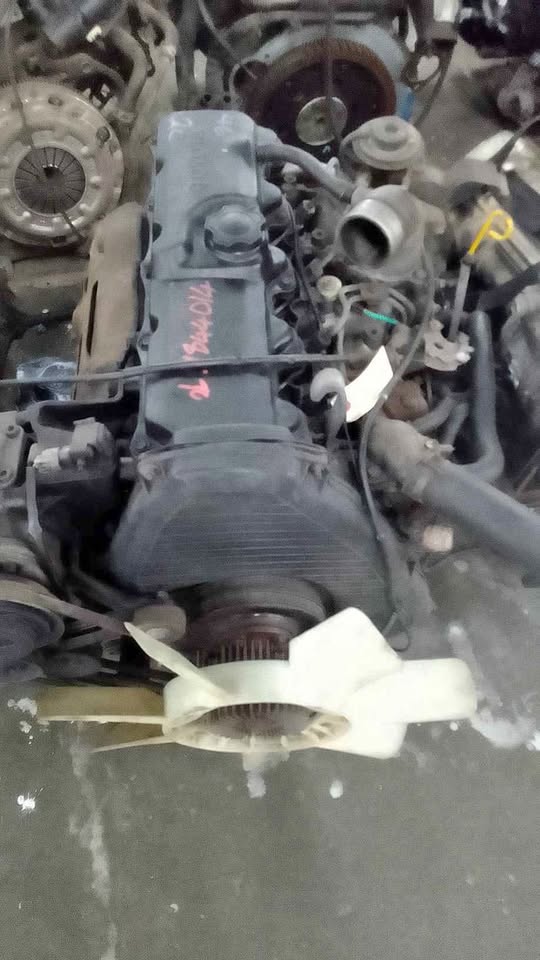 TOYOTA HILUX 2L 2.4L COMPLETE ENGINE FOR SALE - Private Seller TOYOTA HILUX 2L 2.4L COMPLETE ENGINE FOR SALE - Private Seller