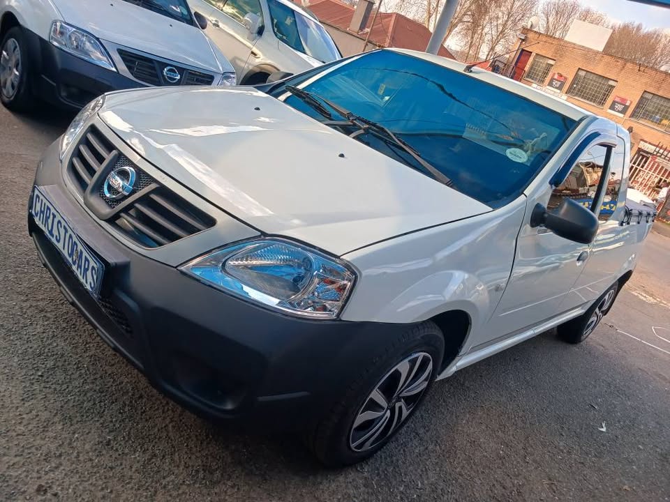 2020 model Nissan NP200 manual transmission diesel 1.5 engine capacity mileage 78000km