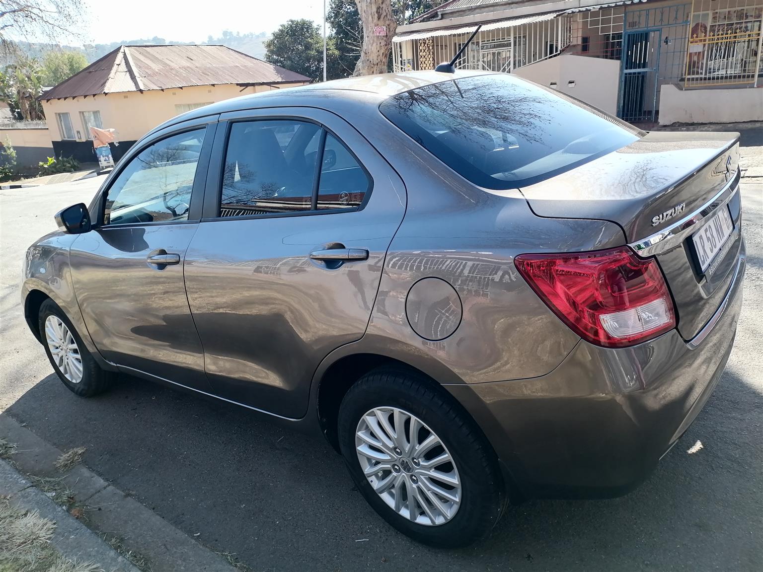 2024 SUZUKI DZIRE 1.2 MANUAL TRANSMISSION IN EXCELLENT CONDITION  SERVICE BOOK