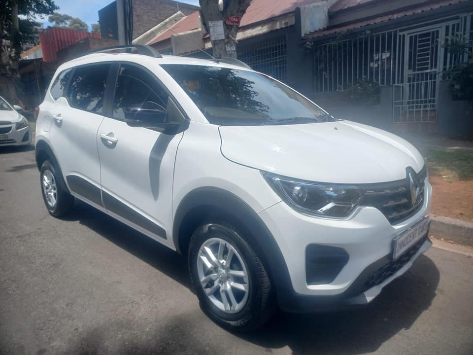 2024 RENAULT TRIBER 1.0 PETROL, MANUAL, WHITE COLOR, MILEAGE 8000KMS SPARE KEY.