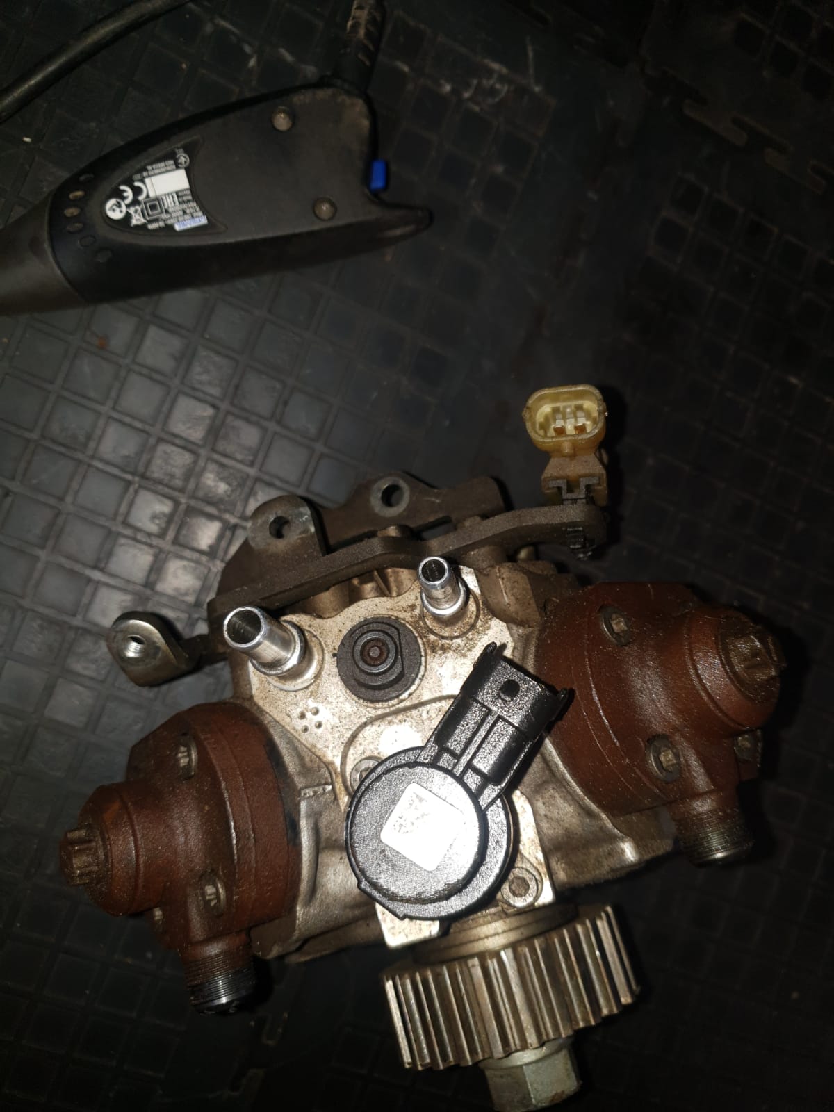 2013 Discovery 4 3.0 TDV6 Original High Pressure Fuel Pump For Sale 2013 Discovery 4 3.0 TDV6 Original High Pressure Fuel Pump For Sale