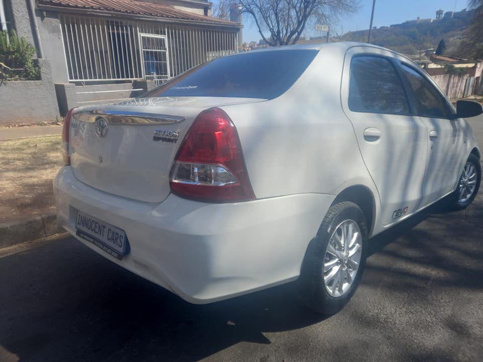 2019 TOYOTA ETIOS SEDAN 1.5 ENGINE PETROL, MANUAL, WHITE, MILEAGE, PRICE 105,000. SPARE KEY
