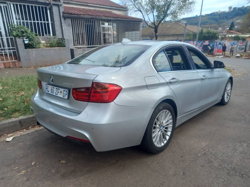 2013 BMW 320d F30 Sedan Diesel, Automatic, Silver, 127000kms Reverse Camera, Sunroof. LS.
