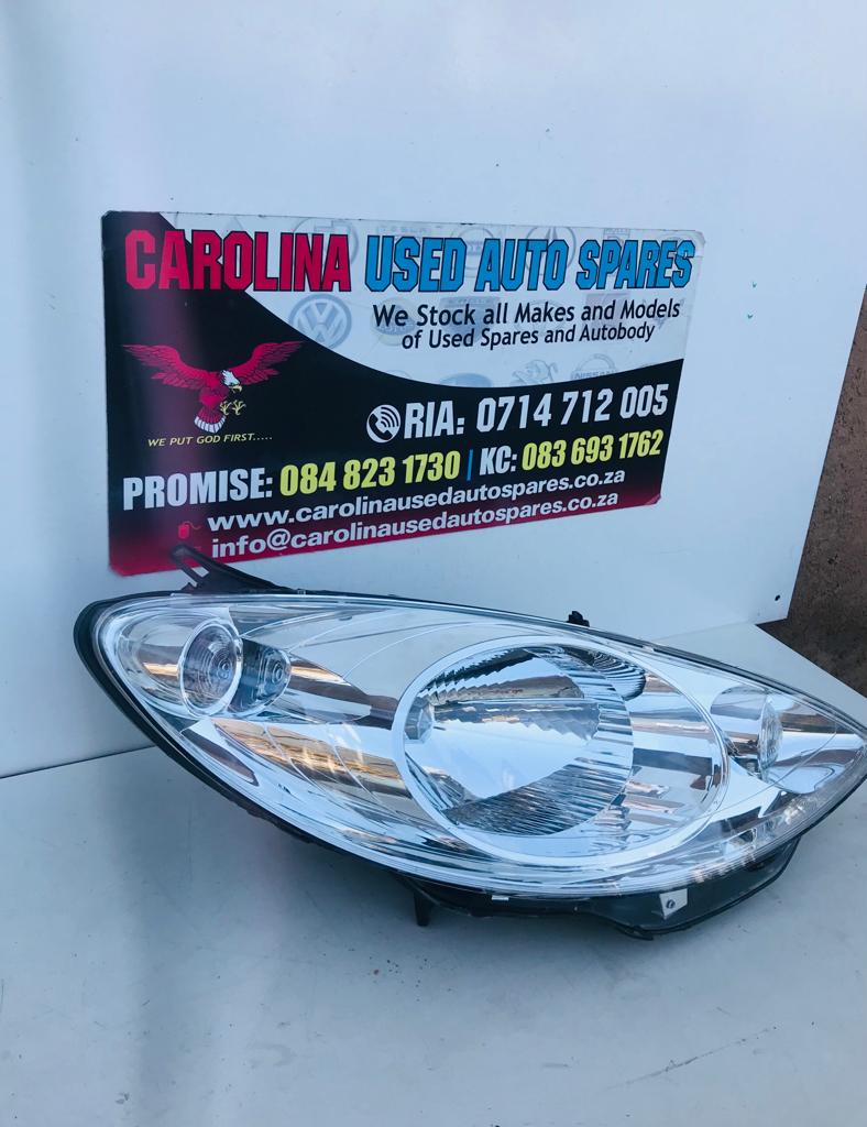 Peugeot 1007 right side headlight - Private Seller