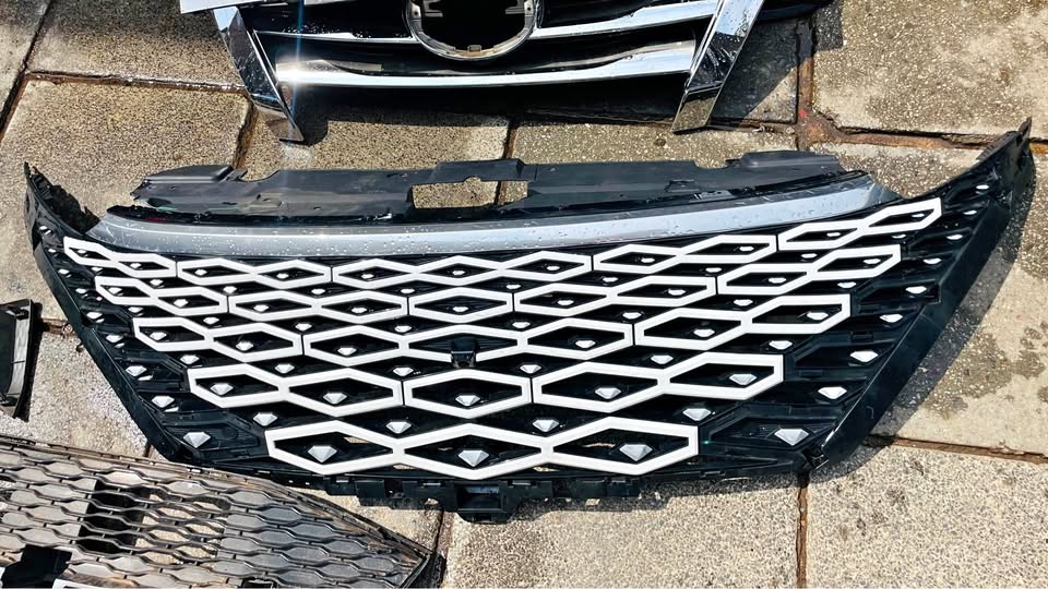 Chery Omoda C5 grille - Private Seller Chery Omoda C5 grille - Private Seller
