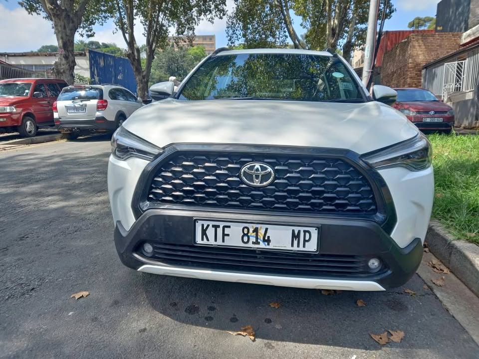 2023 TOYOTA COROLLA CROSS 1.8 XS, AUTOMATIC, WHITE, 22000KMS,Service book 2023 TOYOTA COROLLA CROSS 1.8 XS, AUTOMATIC, WHITE, 22000KMS,Service book