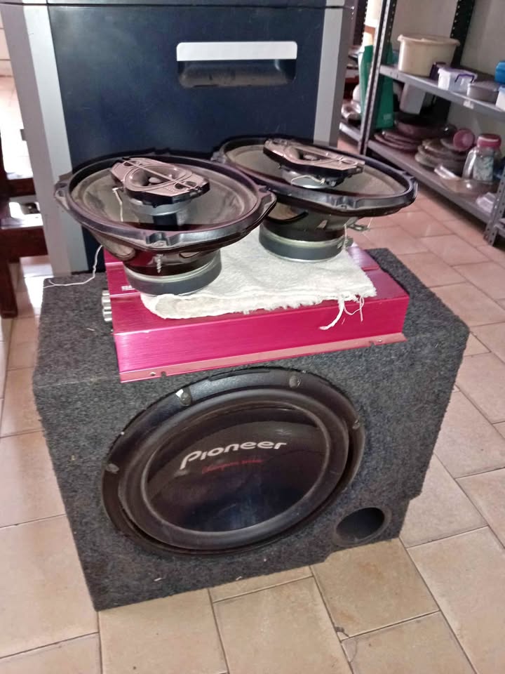 Champion 12" Pioneer sub woofer, 2 x 4way Pioneer 6 x 9's with 4 channel digital starsound amplifier