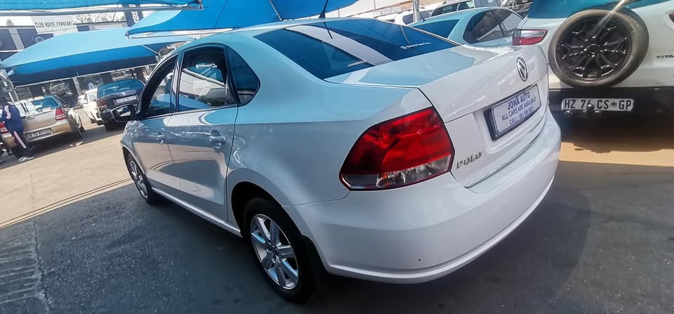 2015 VOLKSWAGEN POLO 6 SEDAN 1.6 MANUAL PETROL