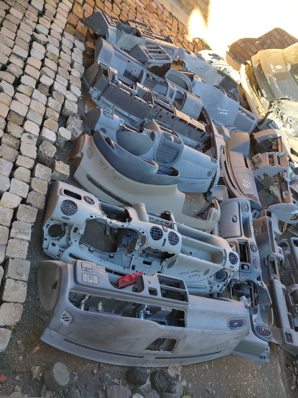 DASH BOARDS MAINLY OLDER CARS FOR SALE