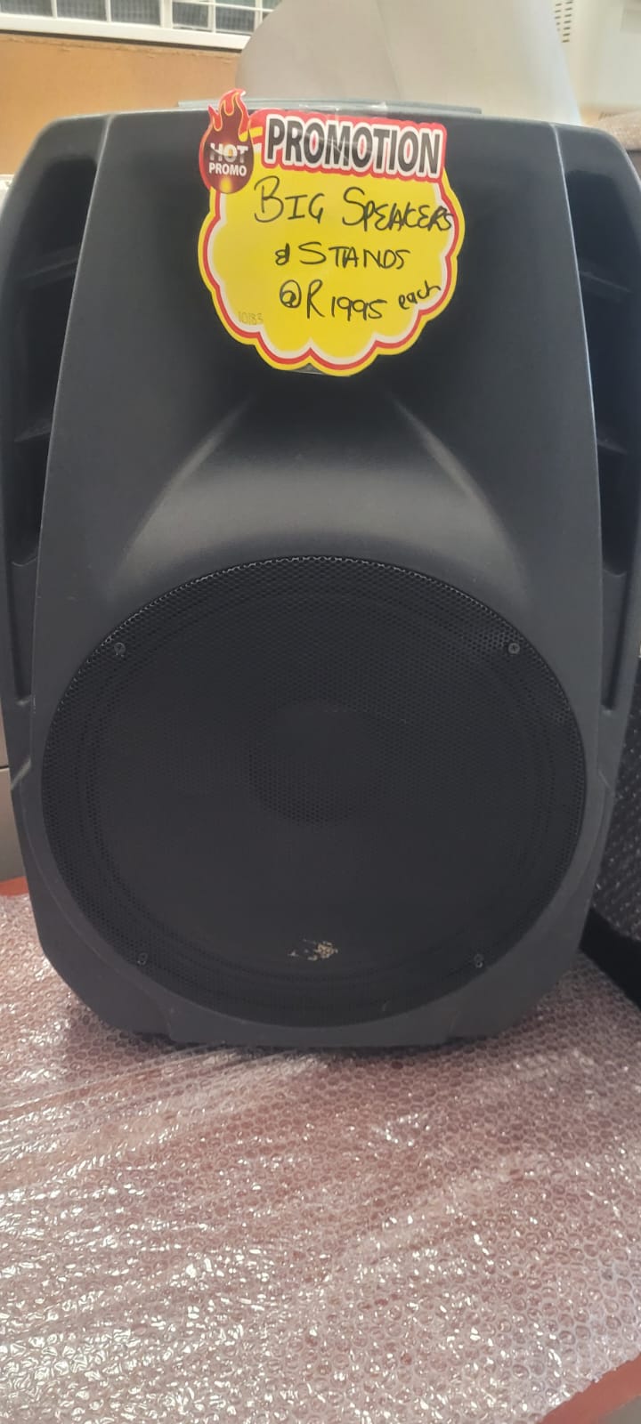 Big Speakers with stand Big Speakers with stand