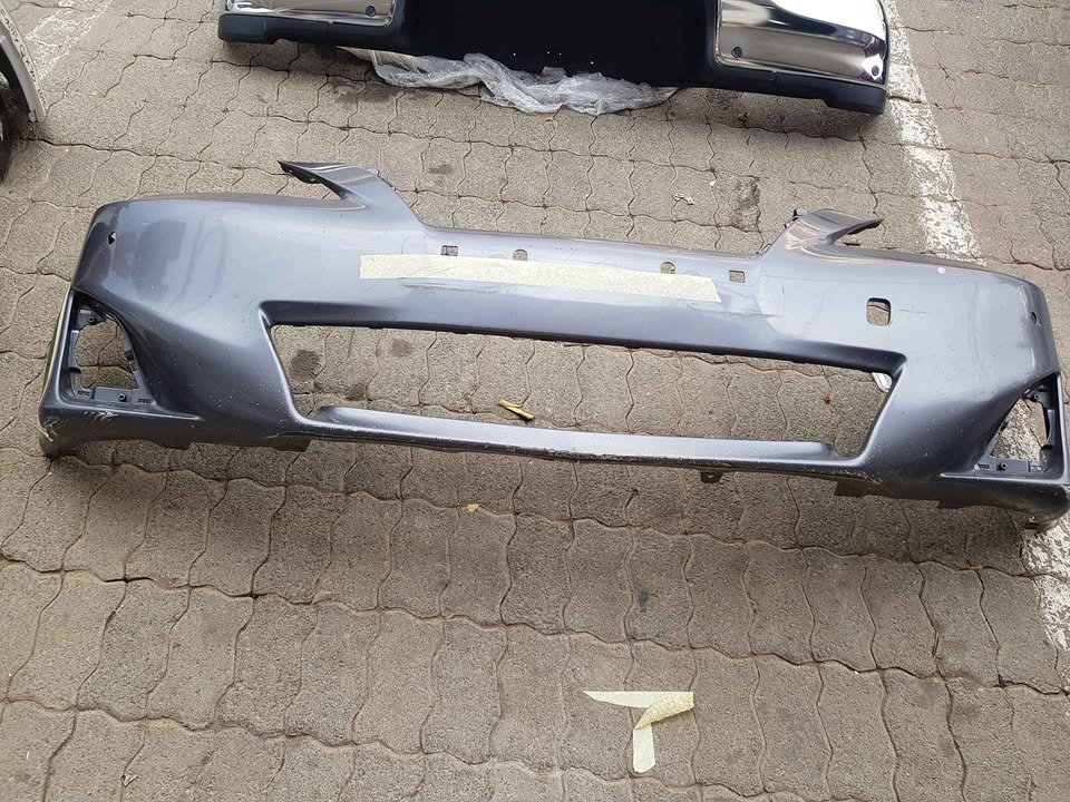 LEXUS IS250 FRONT BUMPER 2011 - Private Seller
