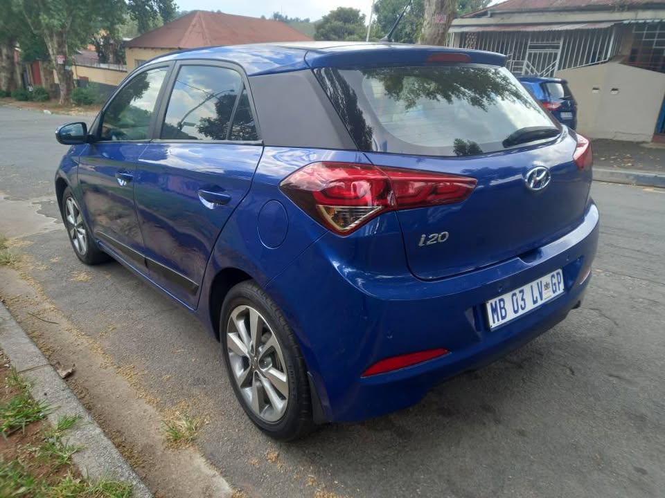 2016 Hyundai i20 Hatchback 1.4 Petrol, Manual, Blue Color, Mileage