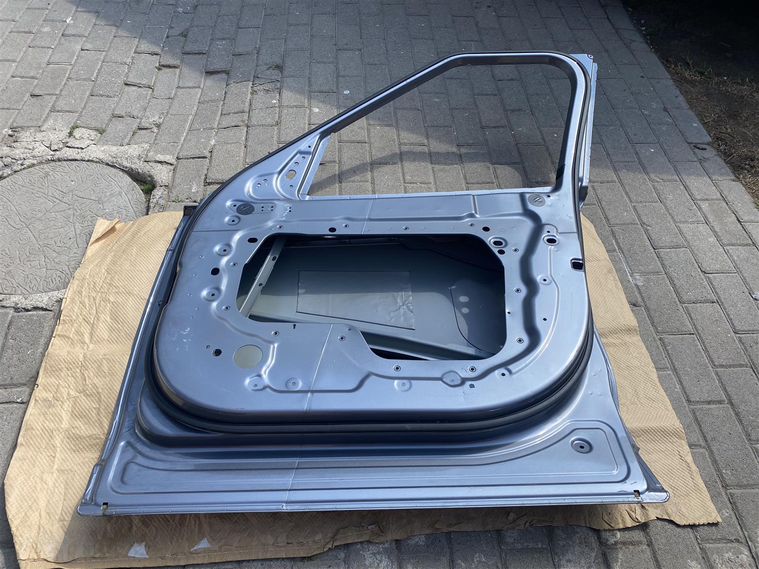 2023 LAND ROVER DISCOVERY P360 RIGHT FRONT DOOR SHELL FOR SALE - Private Seller 2023 LAND ROVER DISCOVERY P360 RIGHT FRONT DOOR SHELL FOR SALE - Private Seller