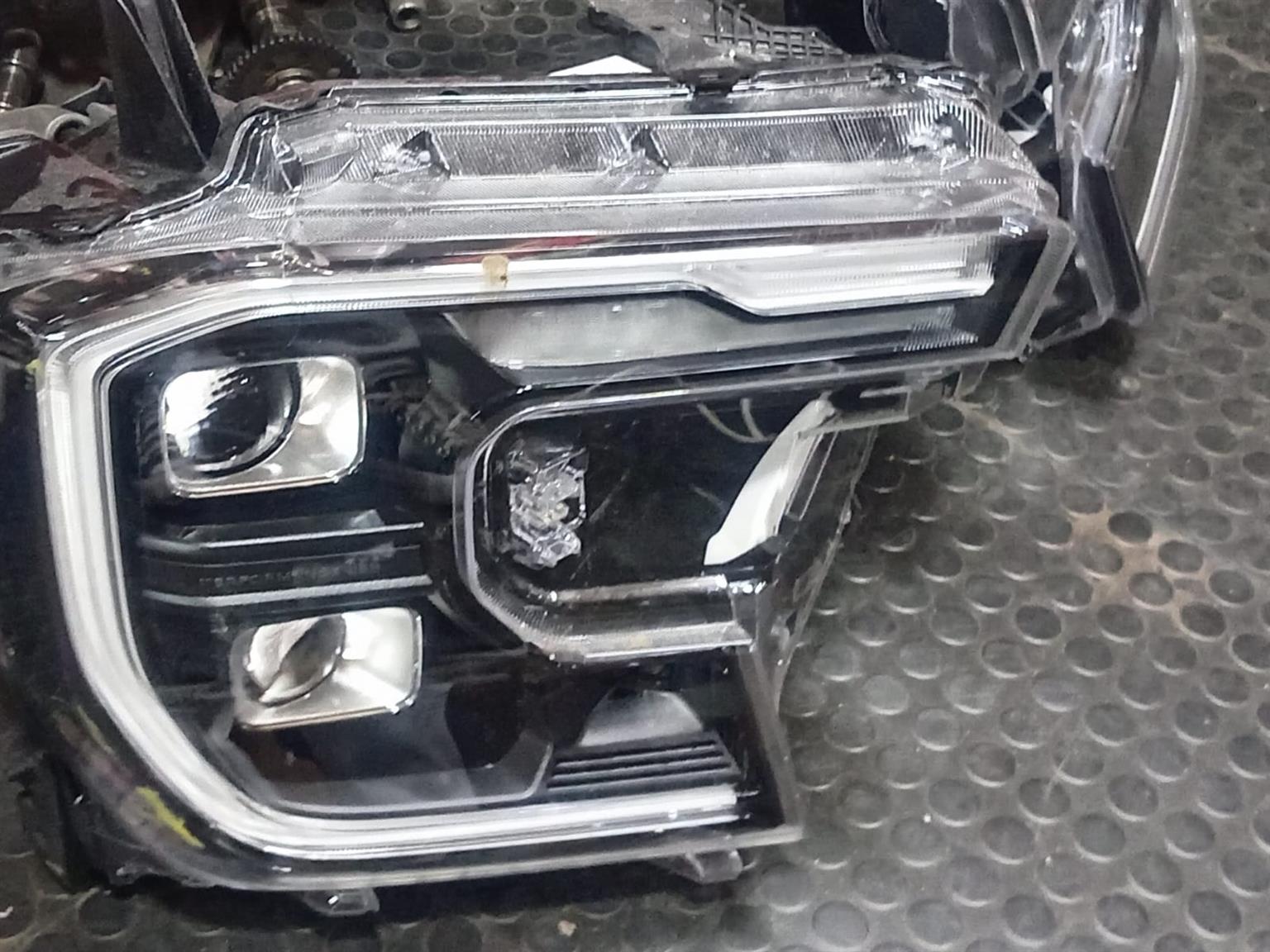 2024 FORD RANGER T9 DOUBLE XENON HEADLIGHTS - Private Seller