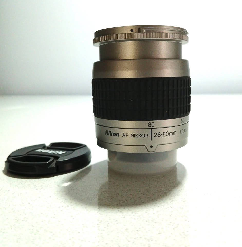 AF Nikkor 28-80mm F3.3 - 5.6 G lense.