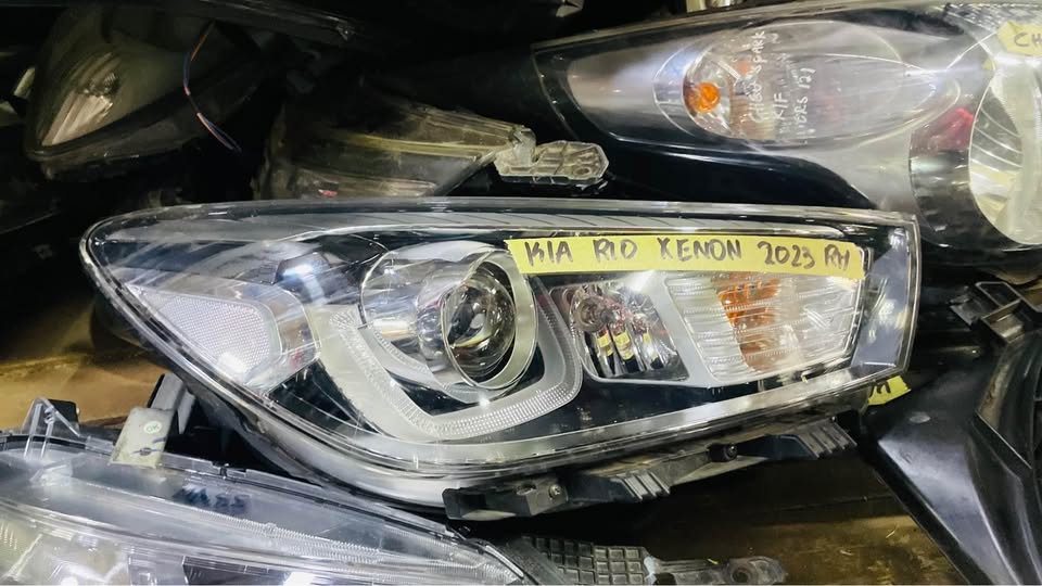Kia Rio Xenon headlight 2023 - Private Seller Kia Rio Xenon headlight 2023 - Private Seller