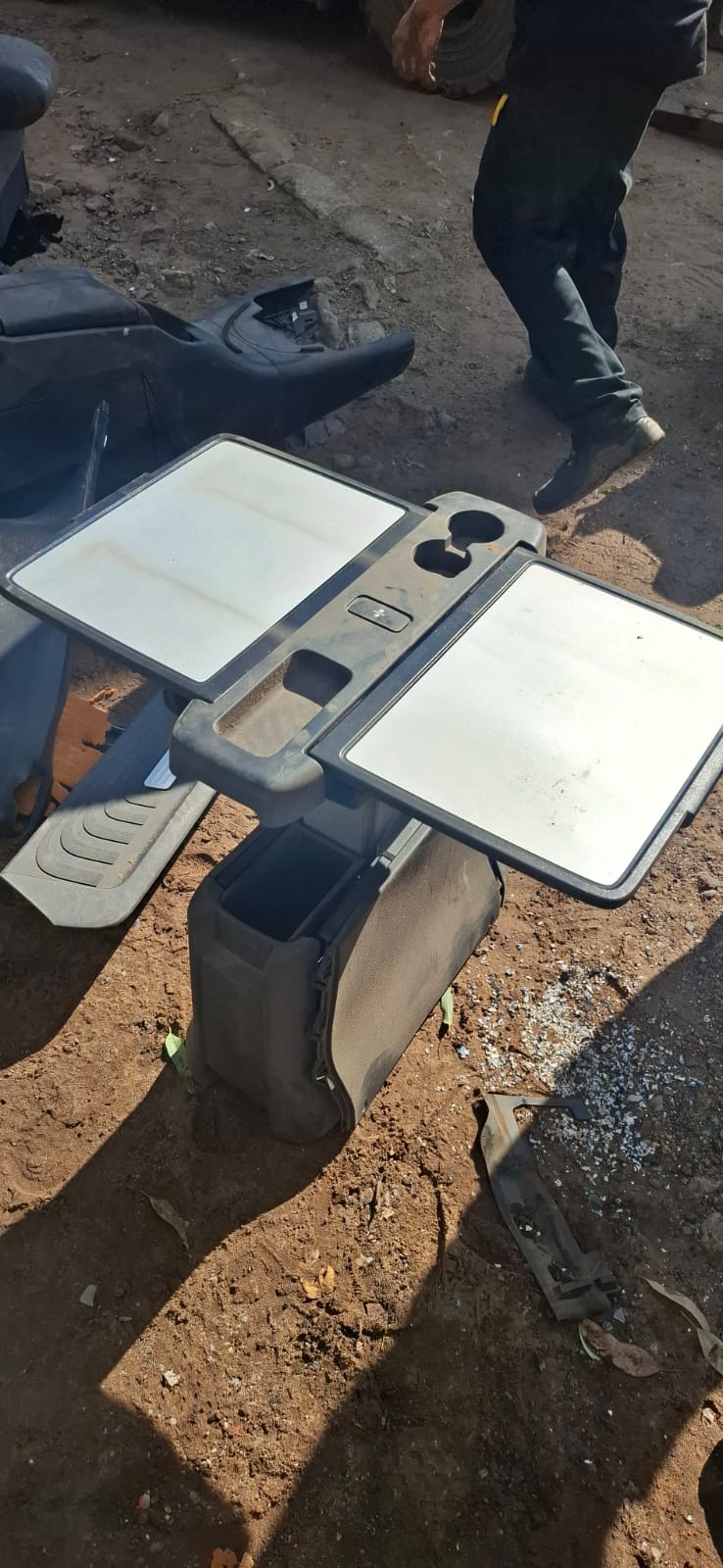 Mercedes-Benz V-Class W447 Table for sale – Genuine Part, Great Condition!