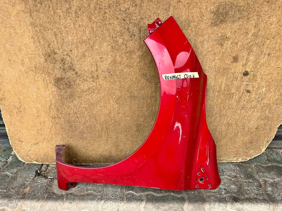 Renault clio Left side Fender - Private Seller Renault clio Left side Fender - Private Seller
