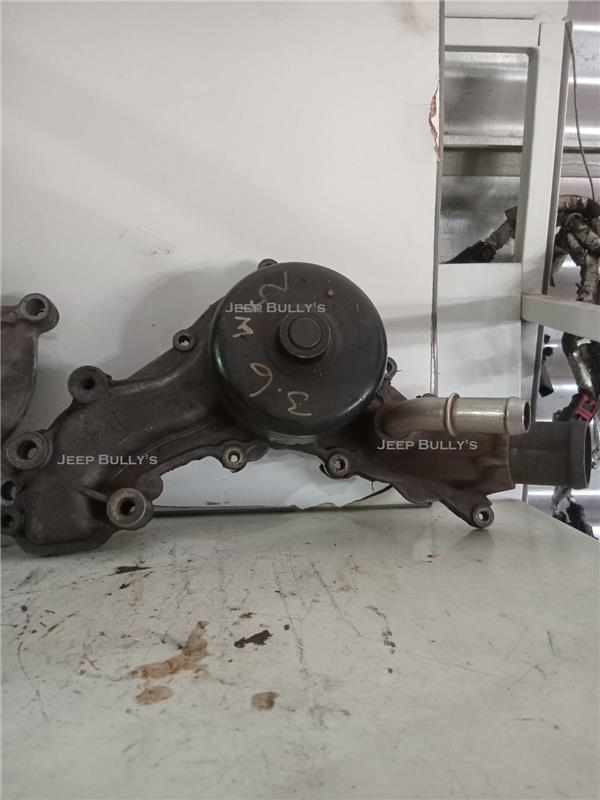 Second Hand Jeep Grand Cherokee WK2 3.6 Water Pump - Private Seller Second Hand Jeep Grand Cherokee WK2 3.6 Water Pump - Private Seller